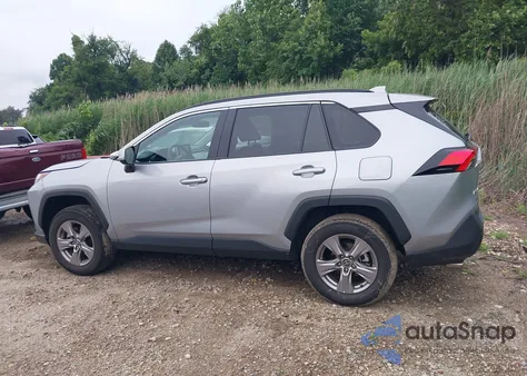 2025 Toyota Rav4 Xle z USA, uszkodzony, nr VIN 2T3P1RFV2SW506365